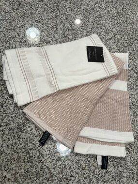 3x NWT Cynthia Rowley Kitchen Towels